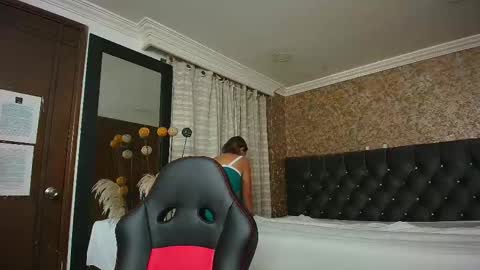 Snapshot of stella_xue chatting on September 15, 10:21 pm Estella online show from September 15, 10:21 pm