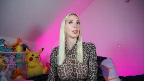 StellaCinderella online show from October 19, 1:23 pm