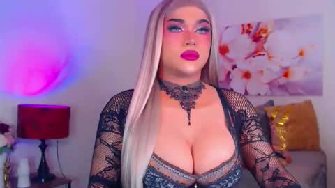 CALL ME STELLA online show from October 13, 6:08 pm