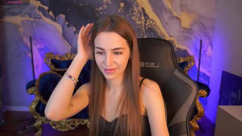 stellahoneywell online show from October 28, 1:58 pm