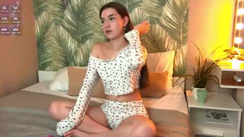 stellapierces online show from April 27, 6:33 am