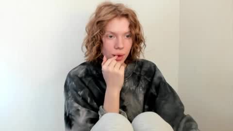 S T E L L A online show from October 2, 9:05 am