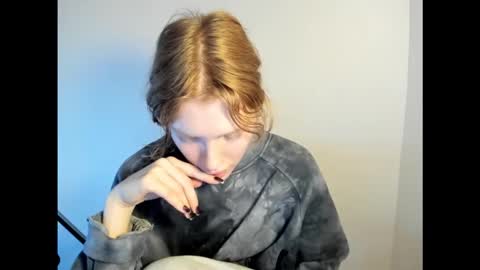 S T E L L A online show from November 21, 9:08 am