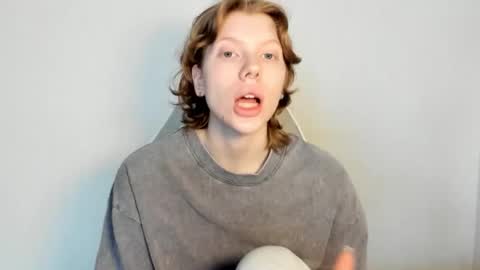 S T E L L A online show from March 5, 8:32 am