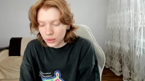 S T E L L A online show from May 1, 9:03 am