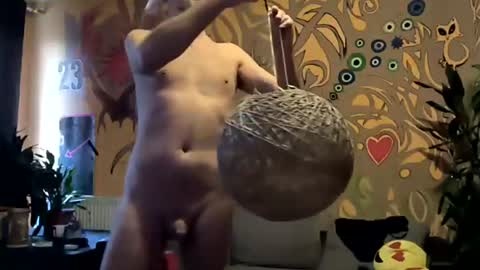 Snapshot of stenlyvrbich chatting on February 23, 7:33 am lee online show from February 23, 7:33 am