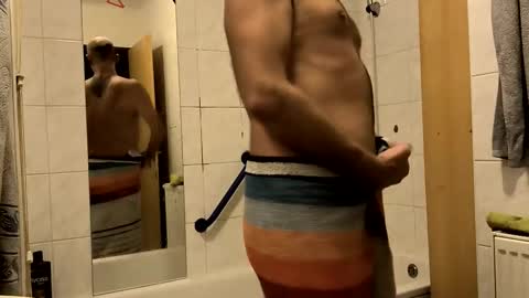 Snapshot of stenlyvrbich chatting on September 16, 3:07 am lee online show from September 16, 3:07 am