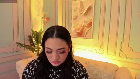 Snapshot of stephania_diamond chatting on November 16, 1:22 am online show from November 16, 1:22 am