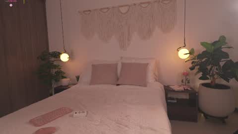 Snapshot of stephania_let chatting on July 17, 11:50 am stephania_let online show from July 17, 11:50 am