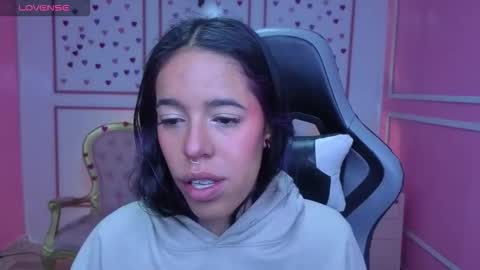 Snapshot of stephania_t chatting on November 1, 12:40 pm Stephania online show from November 1, 12:40 pm