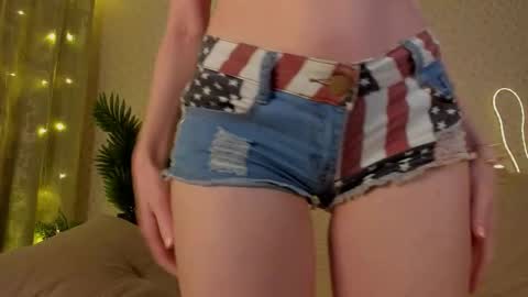 Snapshot of stephanie_diaz chatting on December 15, 7:07 pm stephanie_diaz online show from December 15, 7:07 pm