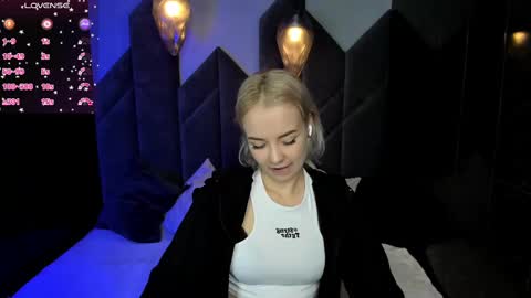 Snapshot of stephanie_sea chatting on February 10, 1:55 pm Stephanie Sea online show from February 10, 1:55 pm