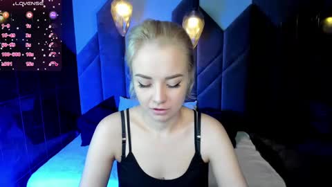 Snapshot of stephanie_sea chatting on February 25, 7:25 pm Stephanie Sea online show from February 25, 7:25 pm