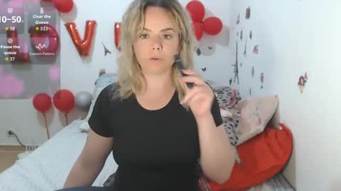 Stephanie   online show from May 11, 9:48 am