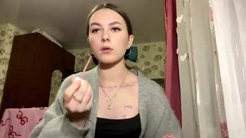 Stephani online show from March 4, 3:18 pm