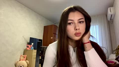 Stephani online show from April 30, 3:18 pm