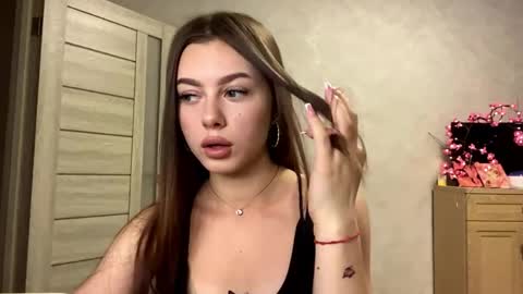 Stephani online show from May 22, 8:36 pm