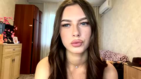 Stephani online show from June 7, 4:00 pm