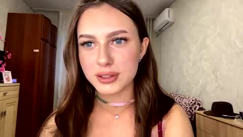 Stephani online show from June 8, 3:45 pm