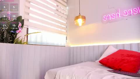 Stephany  online show from February 12, 4:24 pm