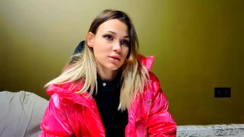 Snapshot of stephany_luxe chatting on December 23, 5:05 am Stephany online show from December 23, 5:05 am