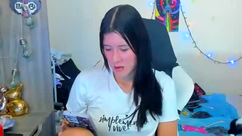 Snapshot of stephany_uwu chatting on November 5, 12:21 am Stephany independient model online show from November 5, 12:21 am