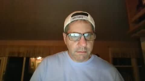 Snapshot of stephenhal9 chatting on October 22, 4:24 am stephenhal9 online show from October 22, 4:24 am