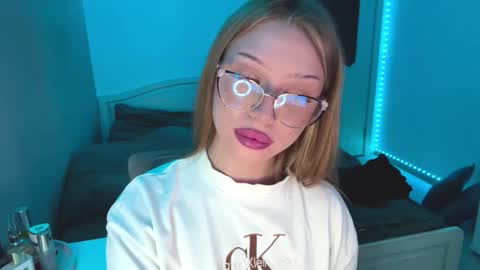 Stef online show from March 11, 1:17 pm