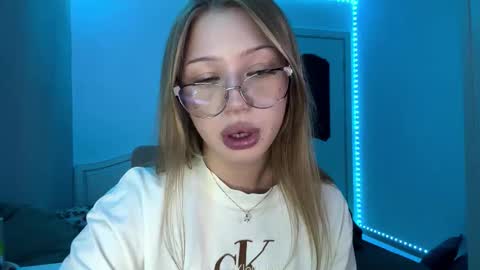 Stef online show from March 15, 2:12 pm