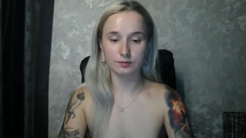 Snapshot of stephiepink chatting on October 31, 9:10 am Grace online show from October 31, 9:10 am