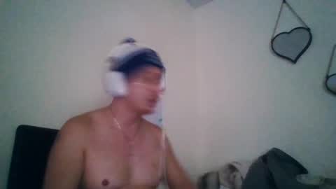 Snapshot of sterling86francis925 chatting on December 22, 5:10 pm NineTwoFIve...... online show from December 22, 5:10 pm