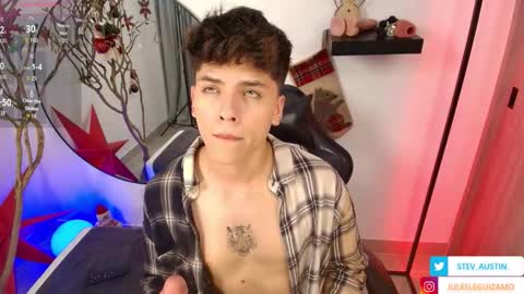 Snapshot of stev_austin_ chatting on December 15, 11:20 pm Stev austin online show from December 15, 11:20 pm
