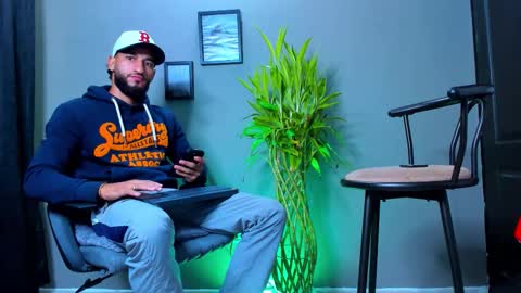 Snapshot of stev_velez chatting on October 6, 12:02 pm Steve  online show from October 6, 12:02 pm