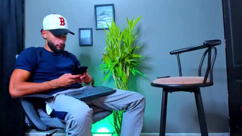 Snapshot of stev_velez chatting on October 7, 1:58 am Steve  online show from October 7, 1:58 am