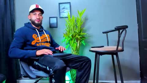 Snapshot of stev_velez chatting on October 8, 10:57 am Steve  online show from October 8, 10:57 am