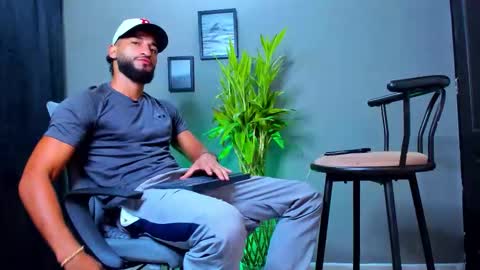 Snapshot of stev_velez chatting on October 9, 11:19 am Steve  online show from October 9, 11:19 am