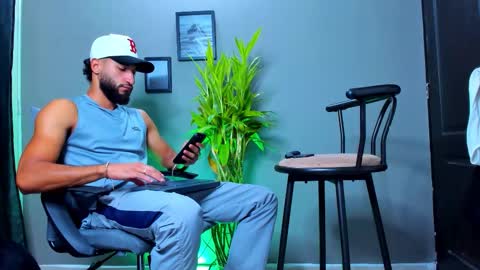 Snapshot of stev_velez chatting on October 17, 11:57 am Steve  online show from October 17, 11:57 am