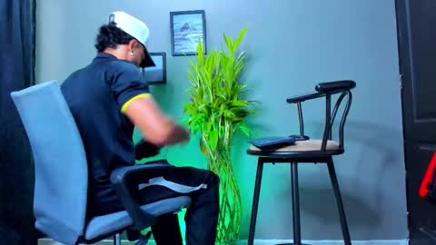 Snapshot of stev_velez chatting on October 19, 2:18 pm Steve  online show from October 19, 2:18 pm