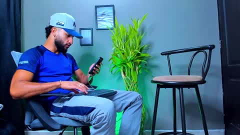 Snapshot of stev_velez chatting on October 22, 12:05 pm Steve  online show from October 22, 12:05 pm