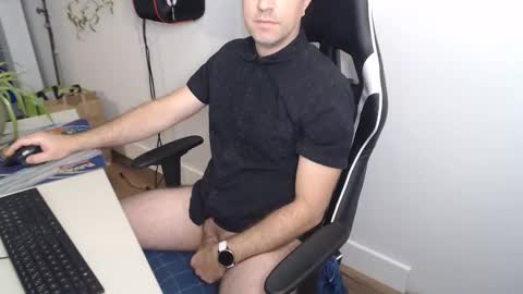 steve_oo8 online show from December 3, 4:39 pm