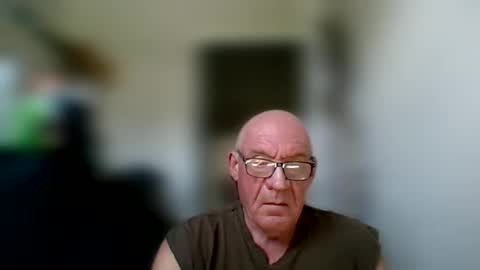 Snapshot of stevejons47 chatting on October 1, 3:07 pm stevejons47 online show from October 1, 3:07 pm