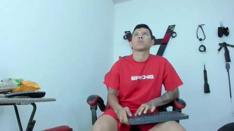 Snapshot of steven19_latinboy chatting on November 7, 11:43 am Steven online show from November 7, 11:43 am