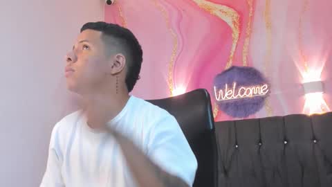 Snapshot of steven19_latinboy chatting on November 25, 11:43 am Steven online show from November 25, 11:43 am