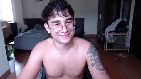 Snapshot of steveoceanbeanhuge chatting on July 5, 4:19 am Alex online show from July 5, 4:19 am