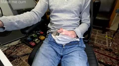 Snapshot of stevie_grey chatting on November 17, 3:51 pm stevie_grey online show from November 17, 3:51 pm