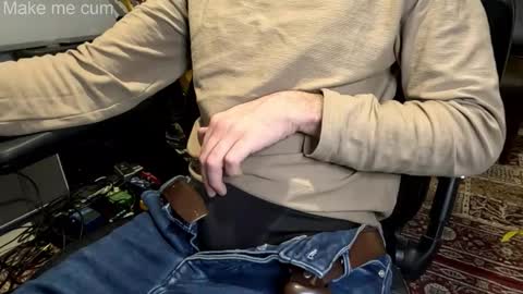 Snapshot of stevie_grey chatting on December 4, 7:33 pm stevie_grey online show from December 4, 7:33 pm