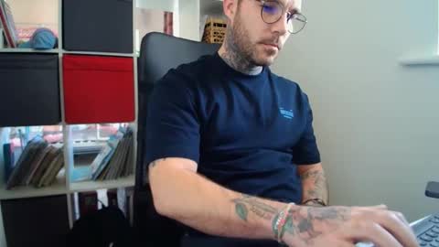 Snapshot of stevie_rae chatting on October 24, 12:01 pm stevie_rae online show from October 24, 12:01 pm