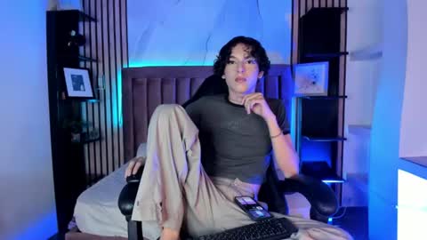 Snapshot of sthepanodimonaco chatting on June 12, 3:38 am Sthepano online show from June 12, 3:38 am