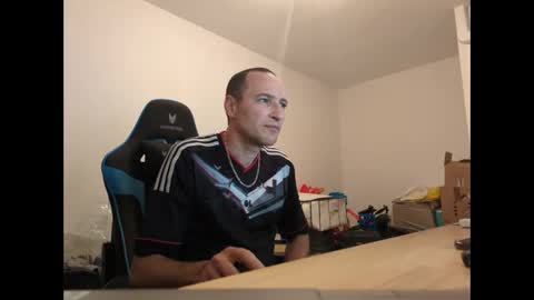 stickolive1 online show from April 19, 9:28 pm