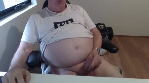 Snapshot of stiffyman55 chatting on November 18, 5:01 am stiffyman55 online show from November 18, 5:01 am